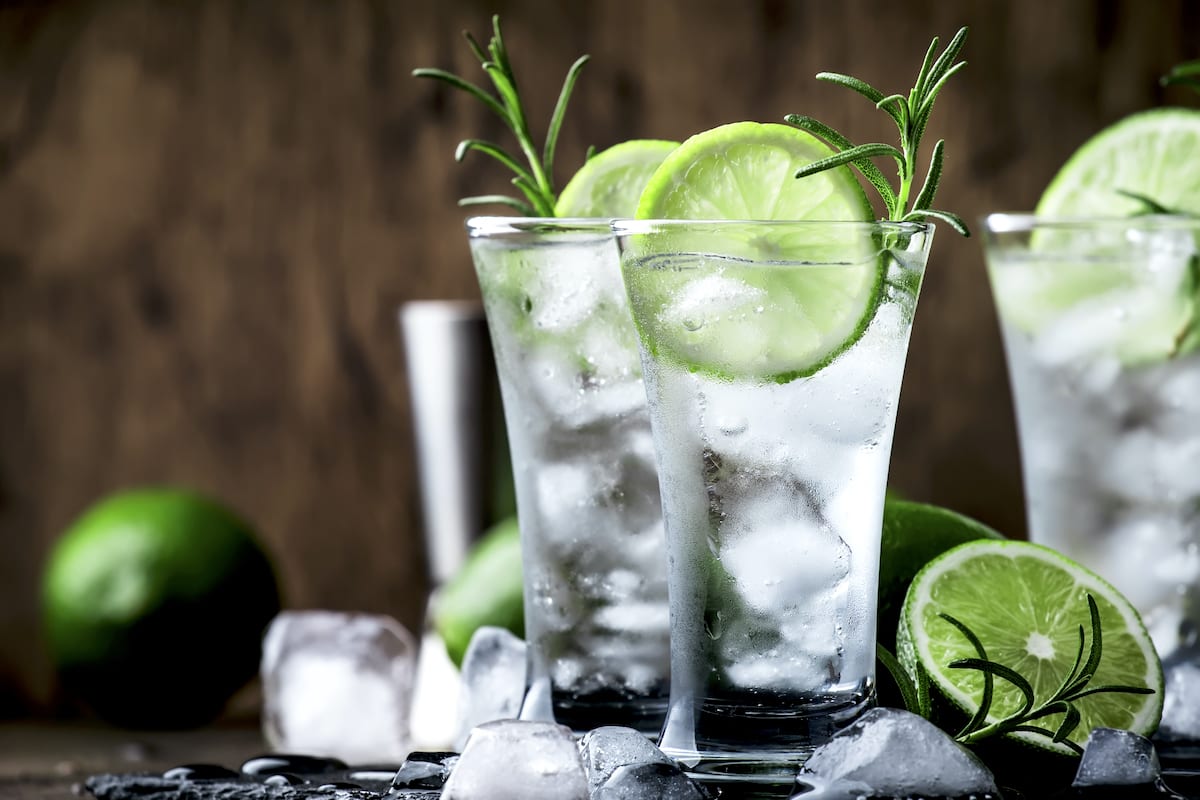 Klassischer gin tonic
