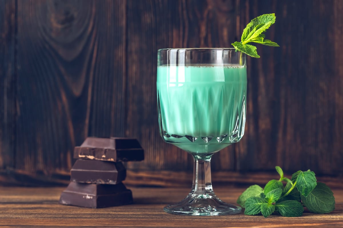 Grasshopper-drink-auf-einem-tisch.