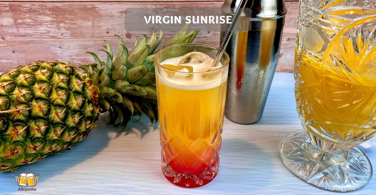 Alkoholfreier Virigin Sunrise mit Ananas und Orangensaft