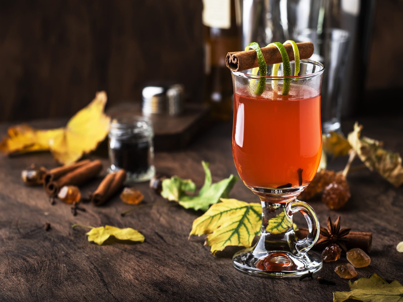 Jägertee mit zimtstange
