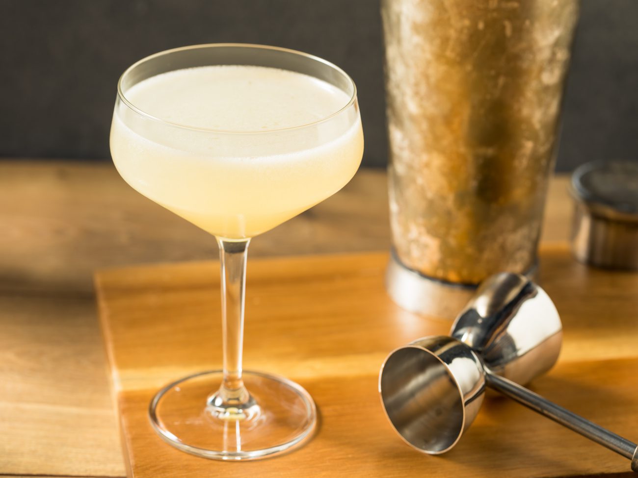 Gin sour white lady