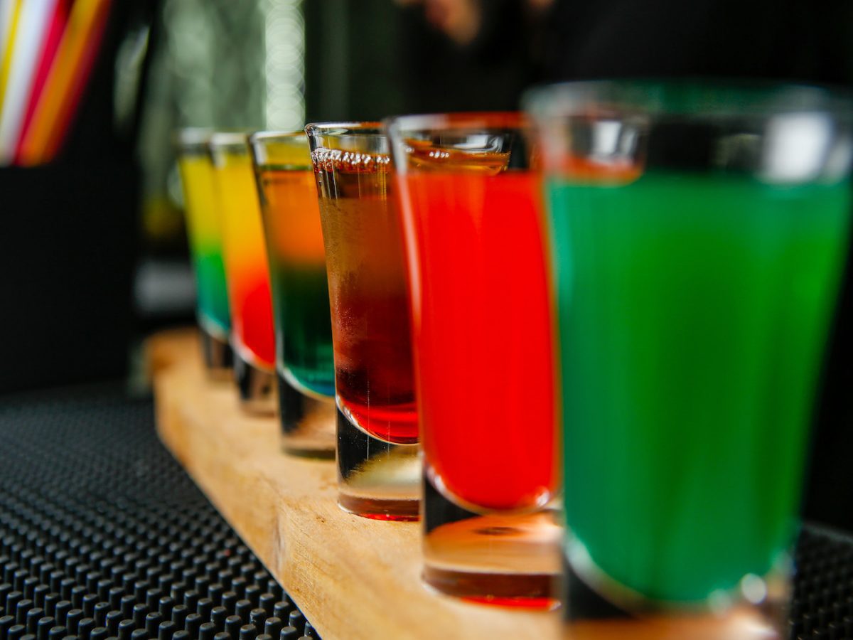 Bunte shots auf holz